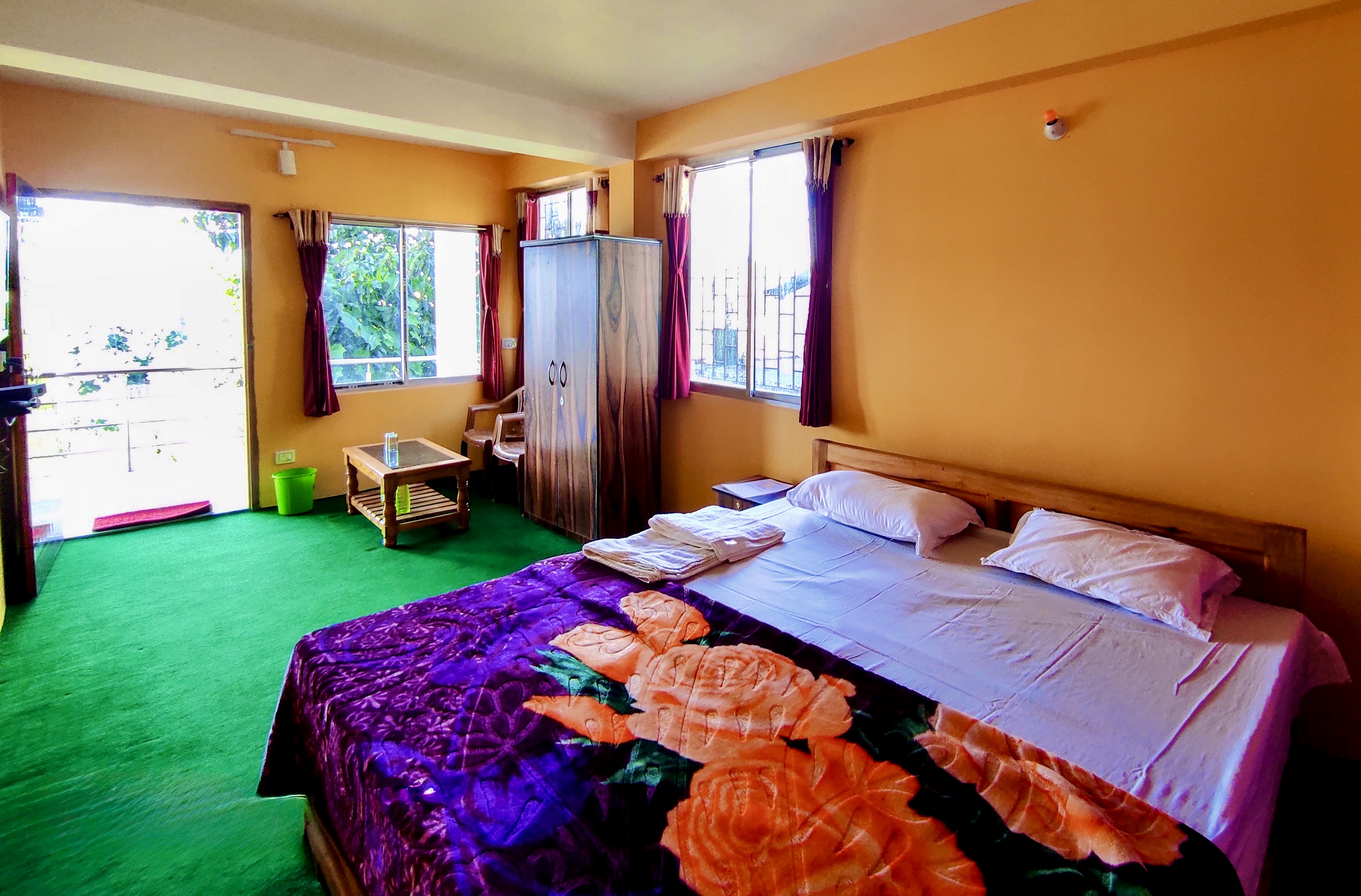Golden Sunview Room